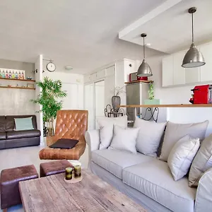 Apartment Luxurious Republique Pierre Leve Free Netflix, Paris
