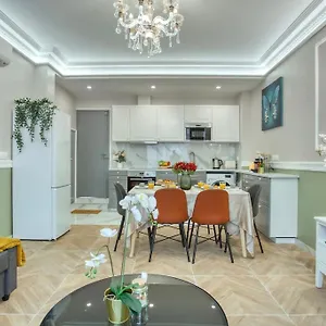Apartment Charming New 2 Bedrooms With Aircon, Paris