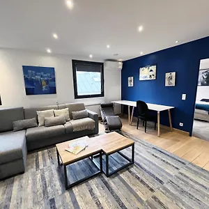 Apartment 166 - Urban Luxury In Center Of, Paris
